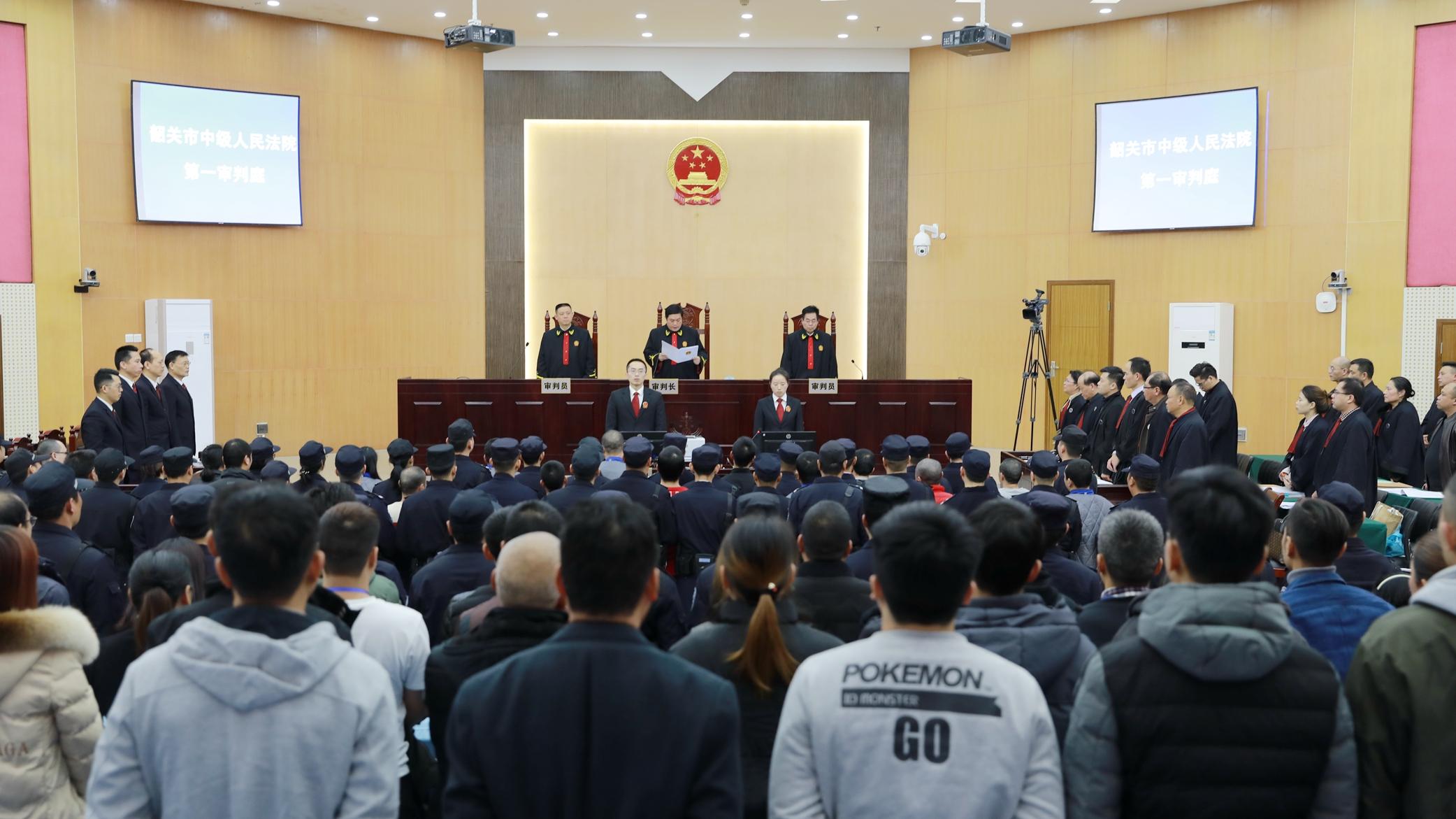 2025年新澳门正版免费与2025年新澳门天天精准大全,词语释义、解释与落实与警惕虚假宣传-全面释义、解释与落实